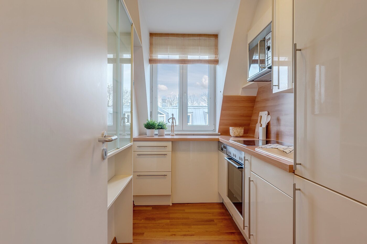 Attic Apartment with 2 room | München-Sendling | 1911ML4 | Küchenzeile mit...