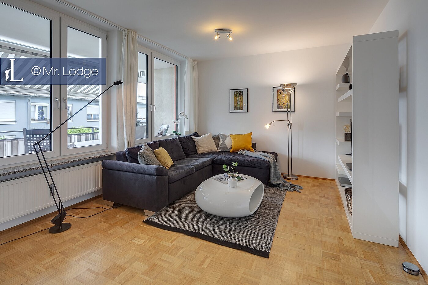 Apartment with 2 room | München-Trudering | 1907ML1 | Helles Wohnzimmer ...