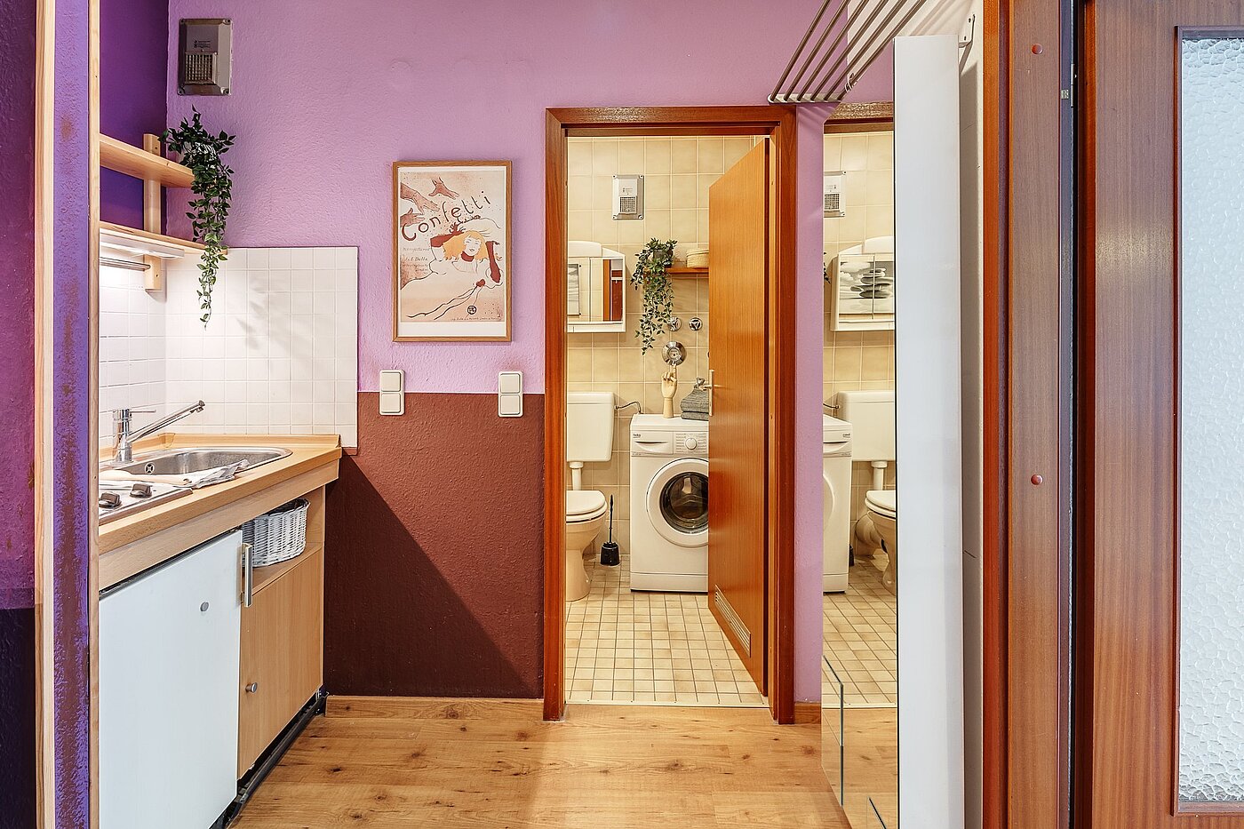 Apartment with 1 room | München-Schwabing | 2104ML4 | Blick vom Flur ins Badezimmer