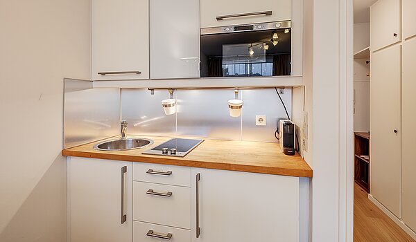 Apartment with 1 room | München-Schwabing | 70475 | Küchenzeile ...