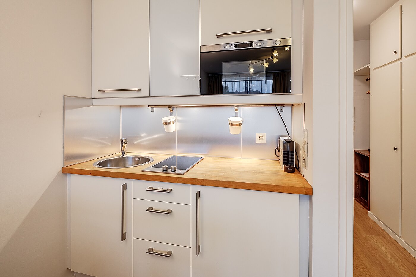 Apartment with 1 room | München-Schwabing | 70475 | Küchenzeile ...