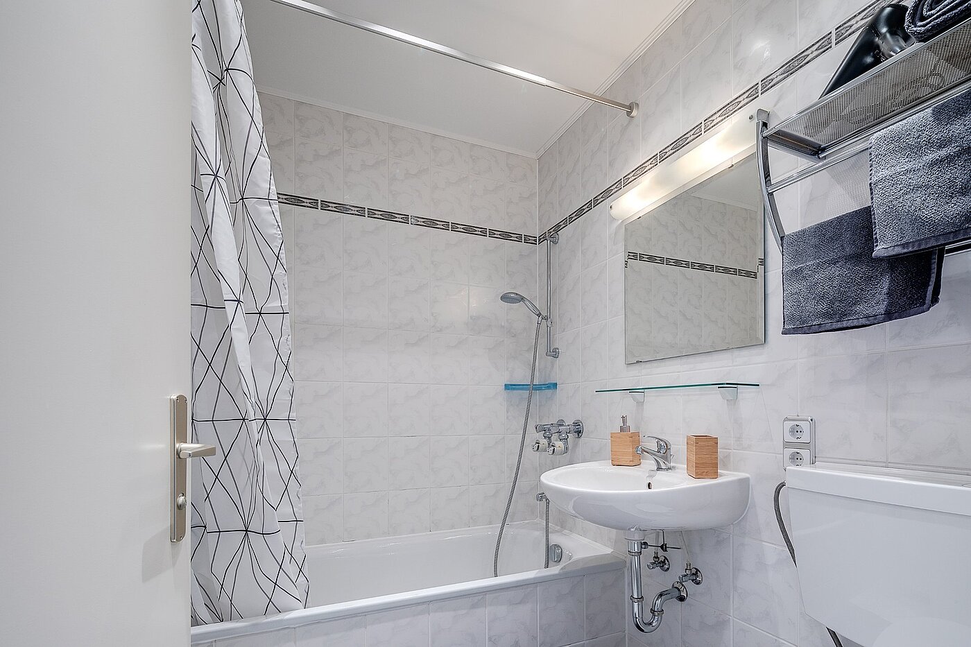 Apartment with 1 room | München-Moosach | 1903ML3 | Bad mit Badewanne