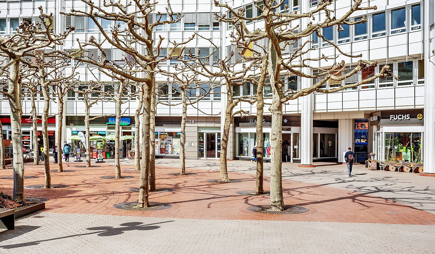 Apartment with 1 room | München-Bogenhausen | 2103ML6 | Läden in d. Nachbarschaft