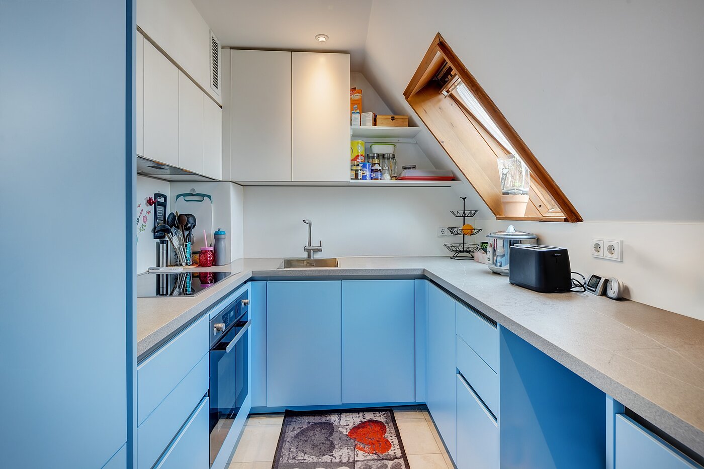 Detached house with 8 room | 70229 | Küche mit Fenster...