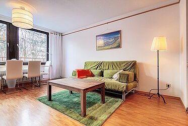 Haidhausen: Spacious 2-room apartment with balcony
