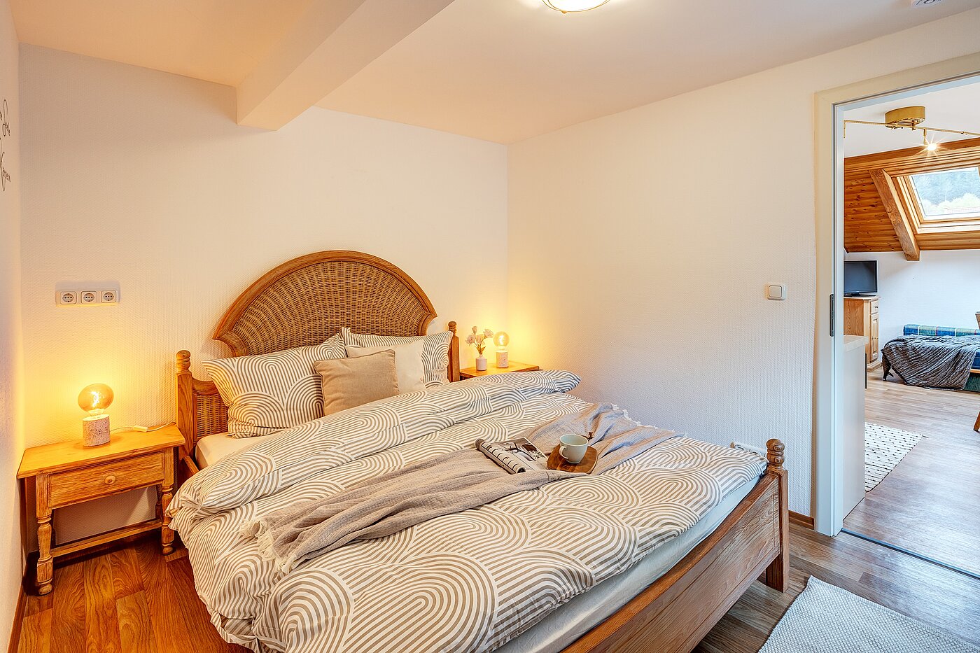 Attic Apartment with 2 room | Bad Wiessee | 70017 | ...mit großzügigem Bett...