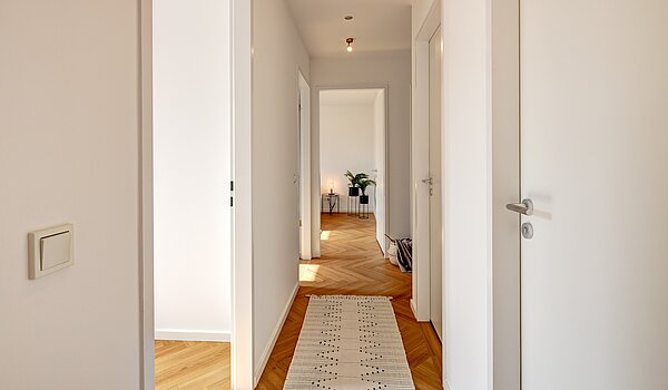 Apartment with 2.5 room | München-Schwanthalerhöhe | 2210ML2 | Flur Blickrichtung Schlafzimmer