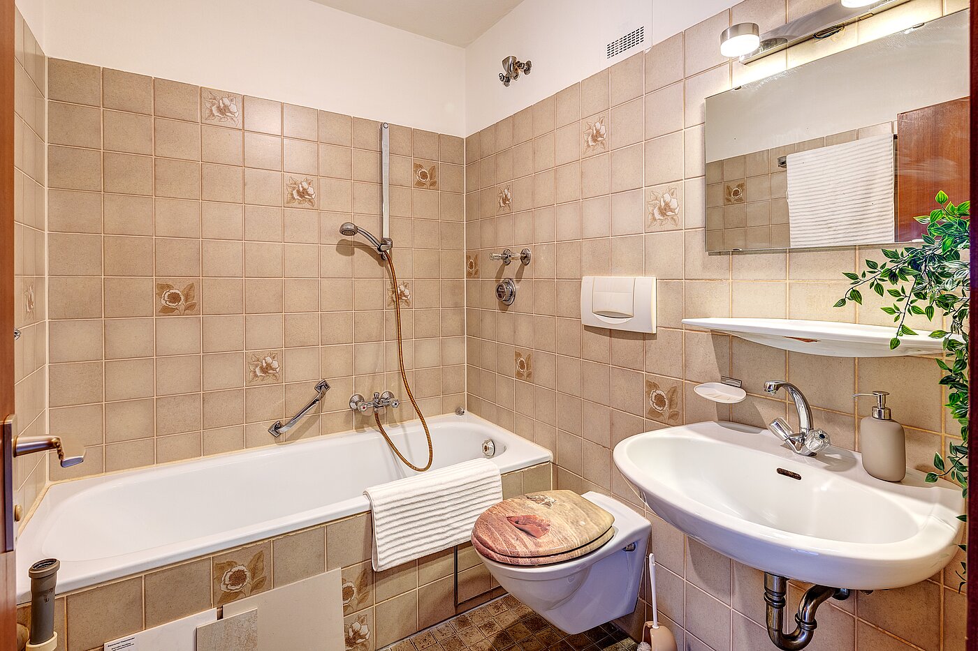 Apartment with 2 room | München-Moosach | 2203ML5 | Bad mit Waschmaschinenstellplatz