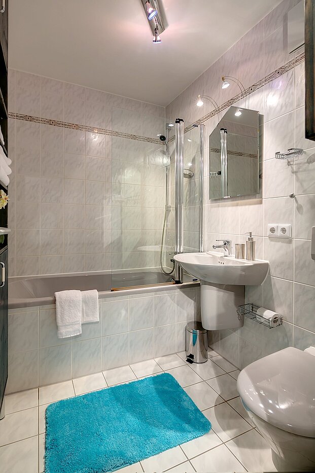 Apartment with 2 room | München-Sendling-Westpark | 2102ML6 | mit Badewanne