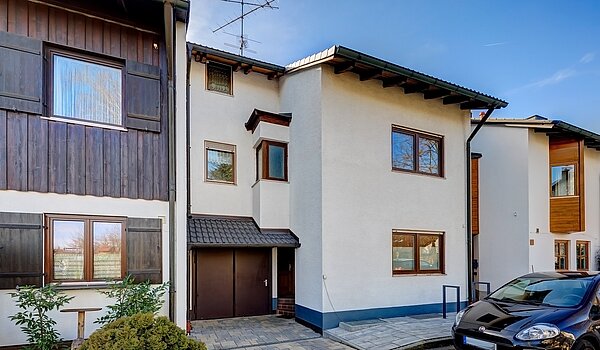 Apartment with 4 room | Ismaning | 700081 | Hausansicht Straßenseite