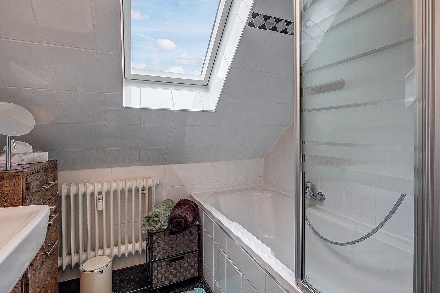 Attic Apartment with 3 room | München-Hasenbergl | 1803ML5 | Elegantes Bad...