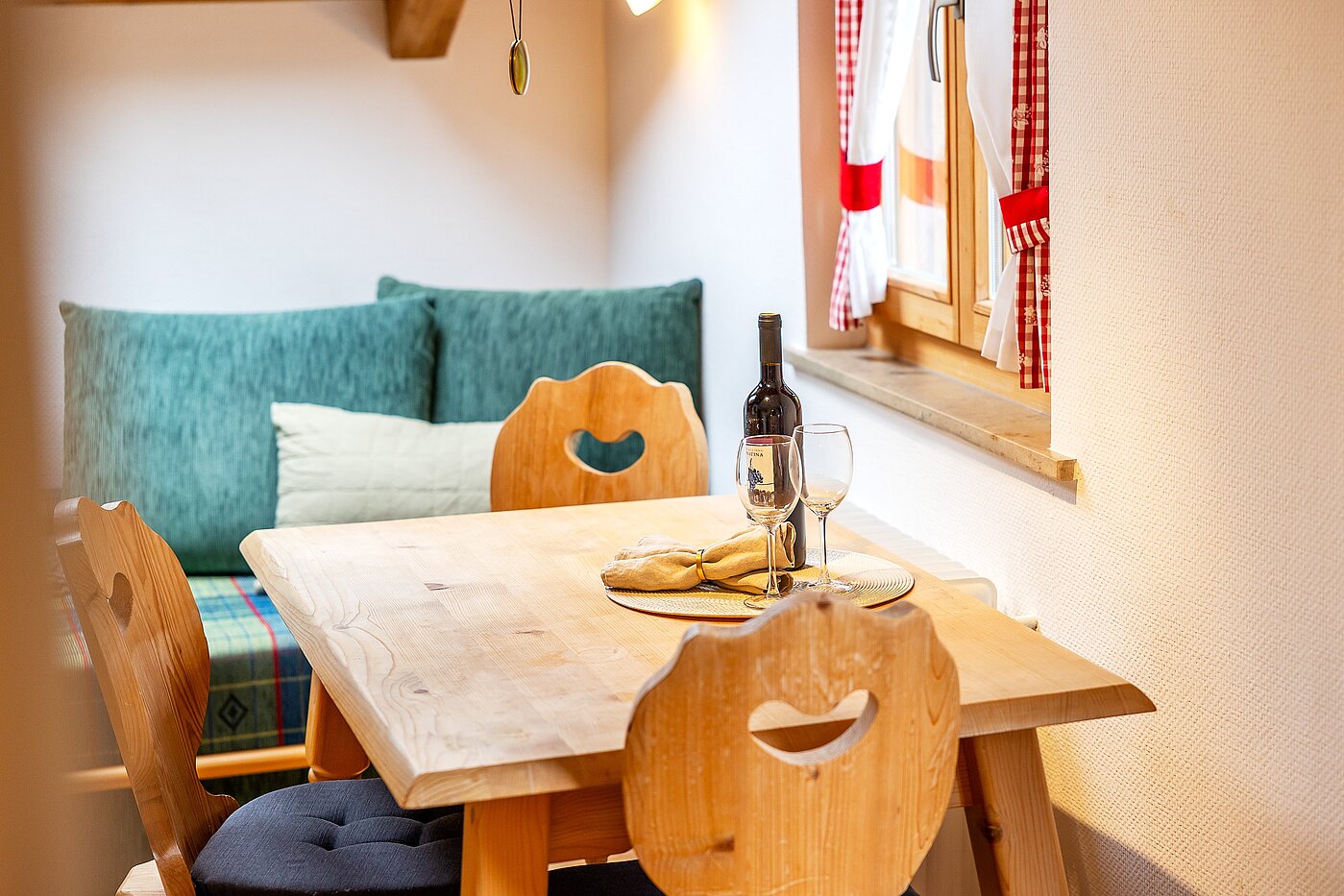 Attic Apartment with 2 room | Bad Wiessee | 70017 | Esstisch