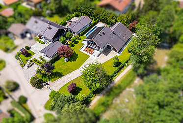 Rarity on Tegernsee: High-quality country house ensemble in Abwinkl