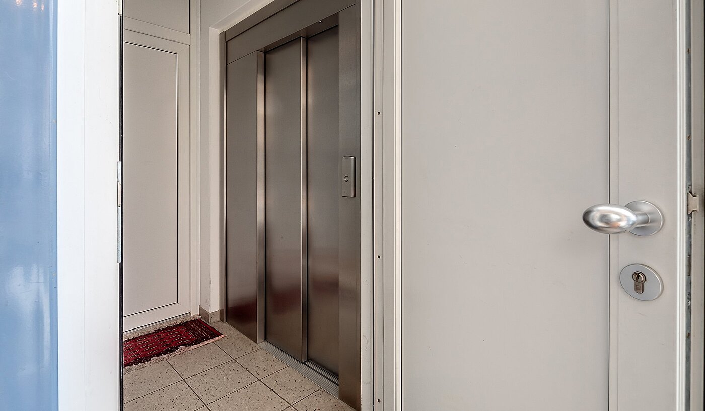 Apartment with 2.5 room | München-Au | 2002ML5 | ...mit direktem Aufzugszugang