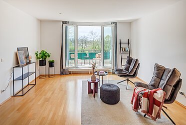 Moosach/Nymphenburg: Bright 1.5 room apartment near the castle with idyllic flair
