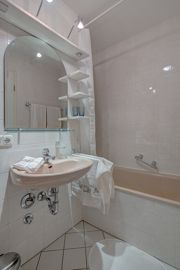 Apartment with 2 room | München-Ramersdorf | 2207ML11 | ...mit Badewanne