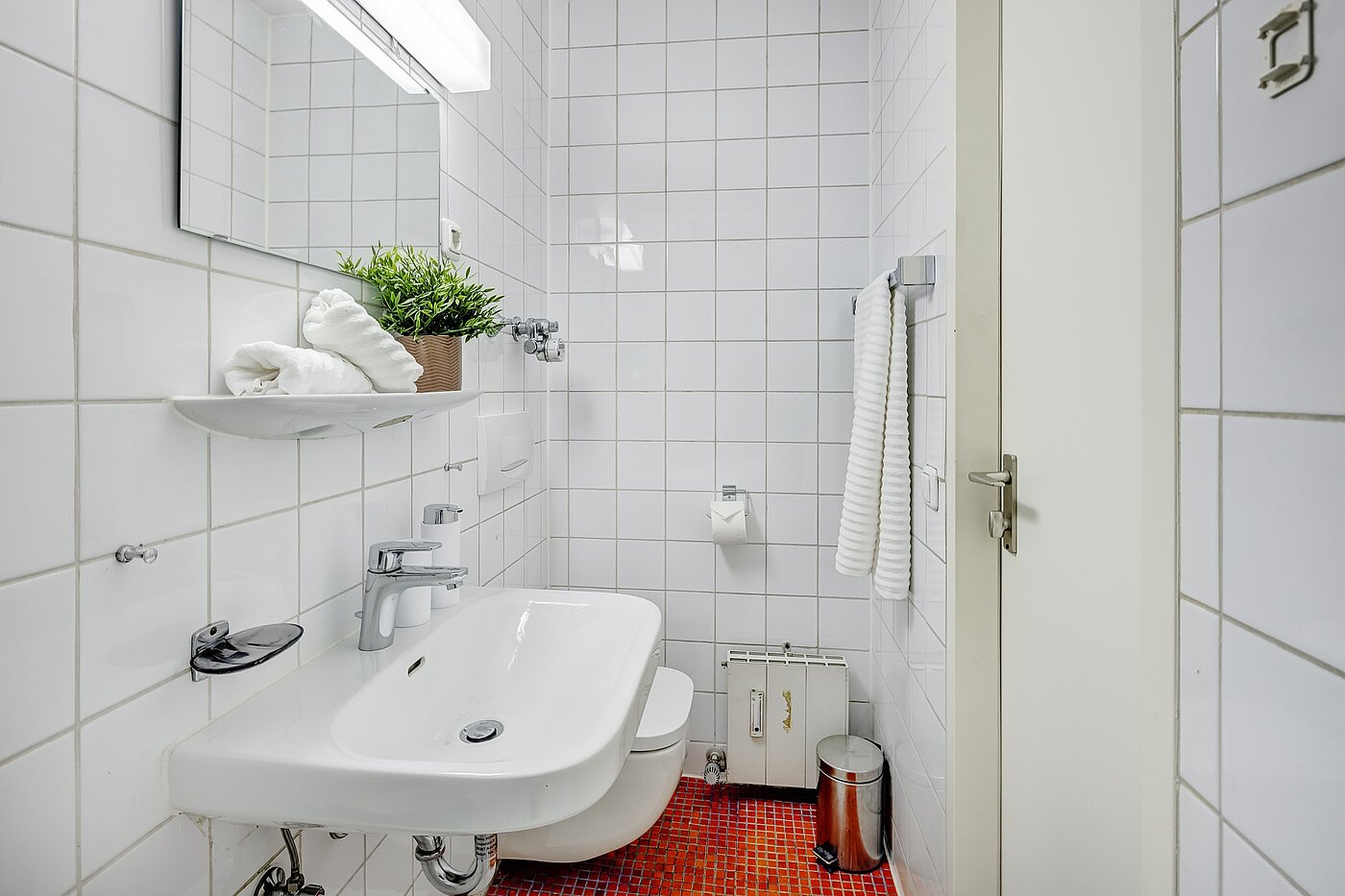 Apartment with 1 room | München-Maxvorstadt | 2110ML7 | Bad mit Waschbecken, WC...