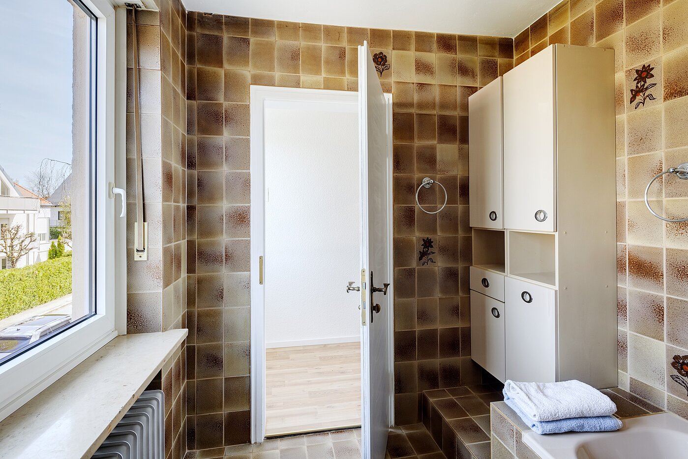 Semi-detached House with 4 room | München-Solln | 70120 | Badezimmer Im Obergeschoss