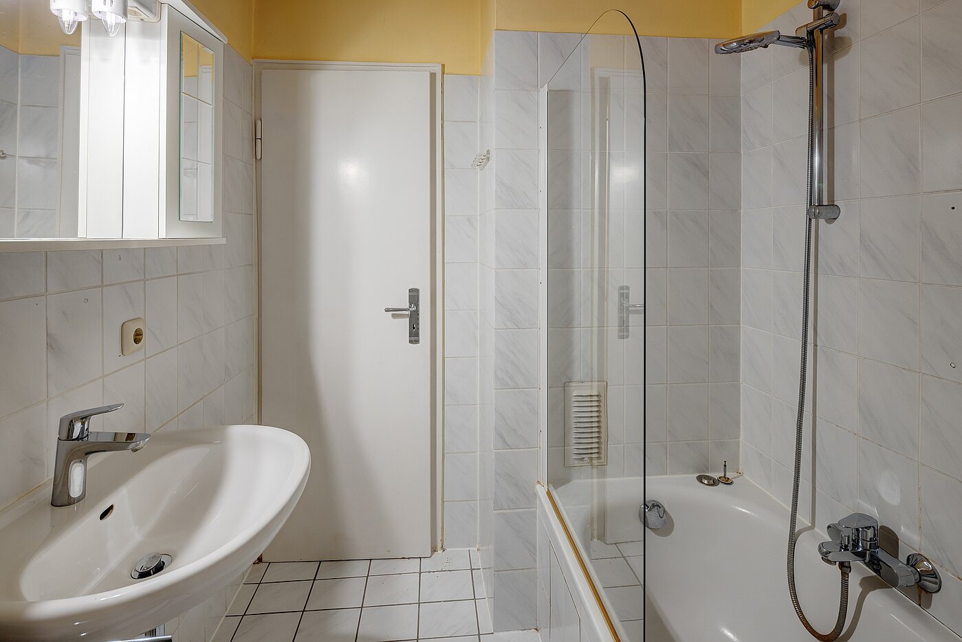 Apartment with 2 room | 70075 | ...Badewanne