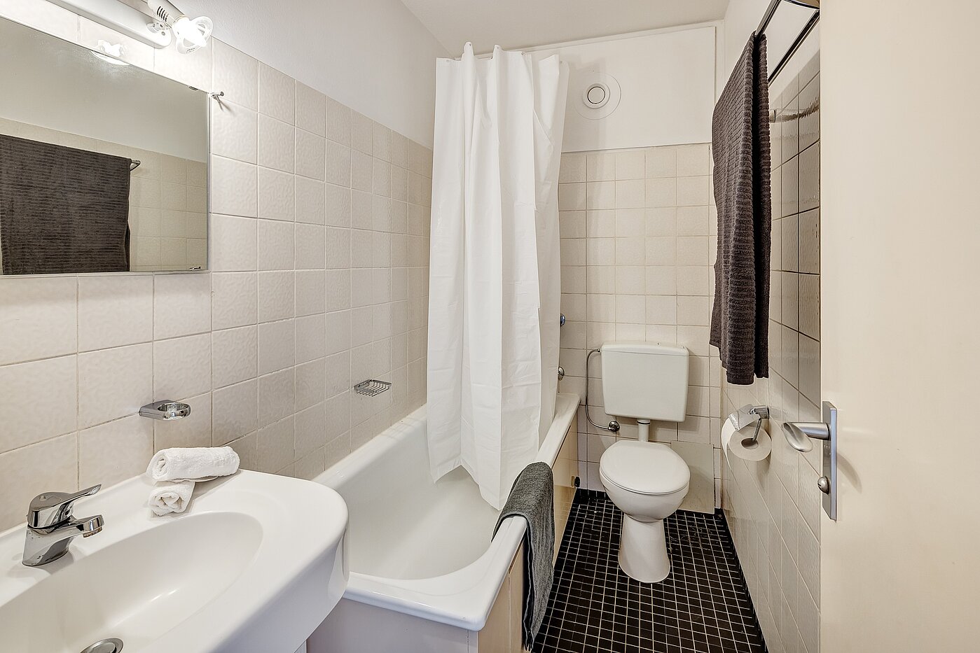 Apartment with 1 room | München-Solln | 2201ML92 | Das Wannenbad lässt sich auch umgestalten