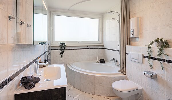 Terrassenwohnung with 3.5 room | München-Berg am Laim | 704511 | Badezimmer