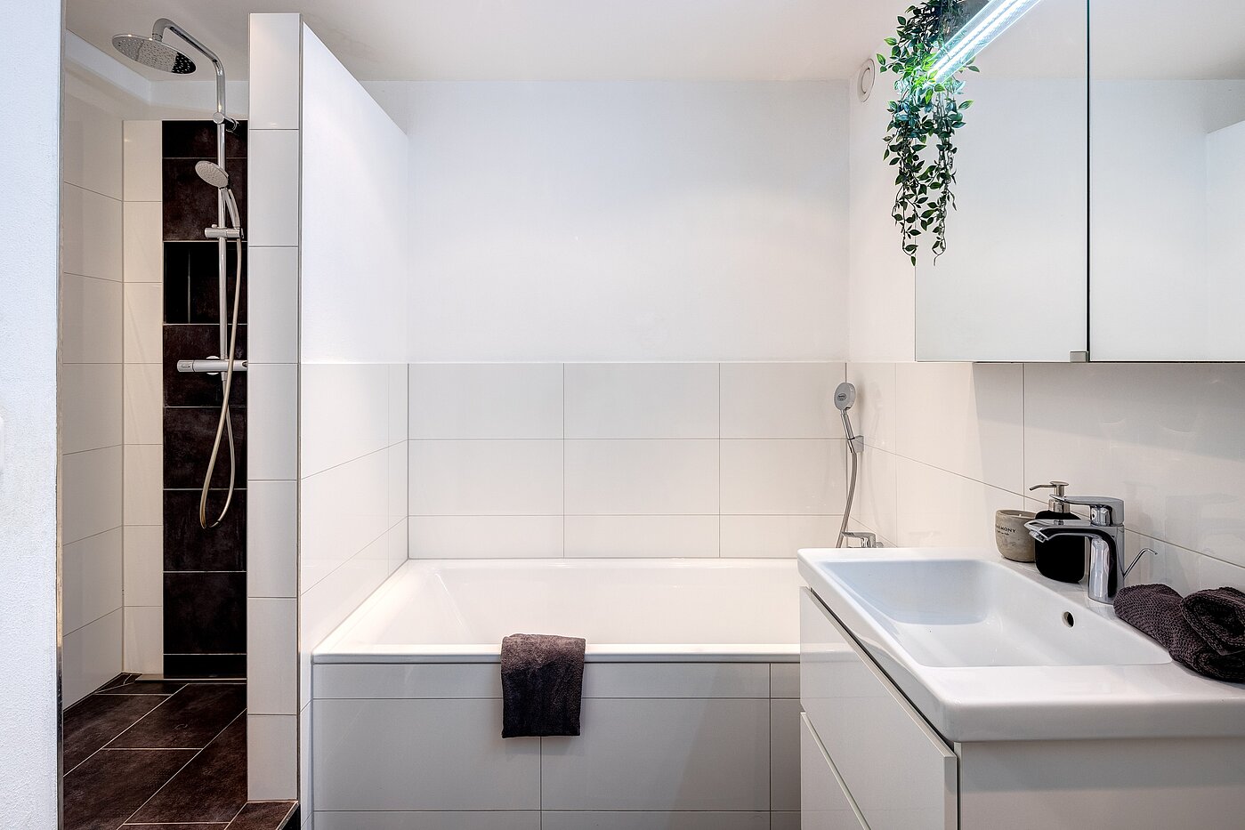 Apartment with 3.5 room | München-Bogenhausen | 70267 | ...Dusche und Badewanne