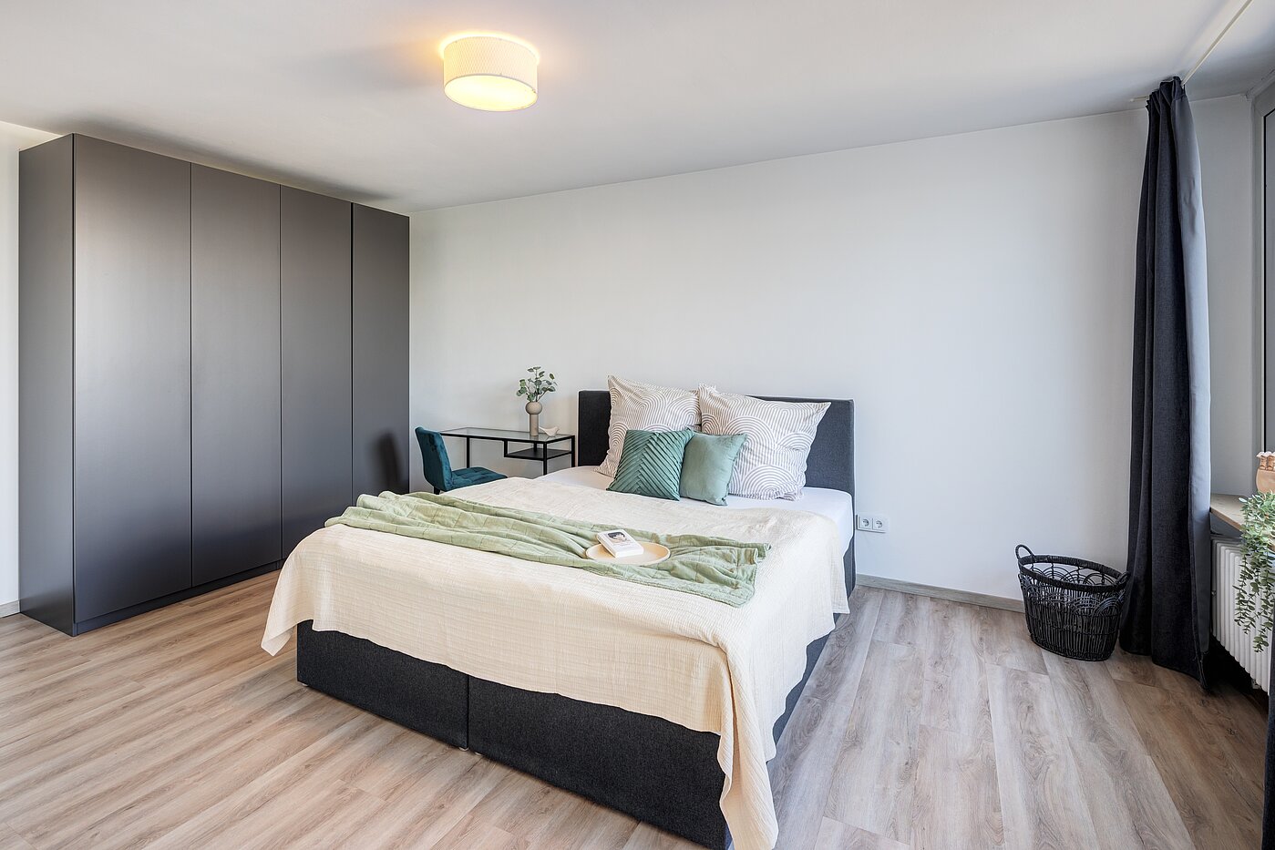 Terrassenwohnung with 3.5 room | München-Berg am Laim | 123456 | Schlafzimmer I