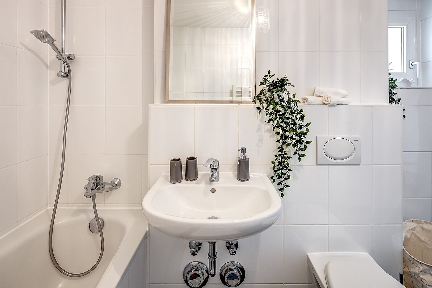 Apartment with 2.5 room | München-Schwanthalerhöhe | 2210ML2 | ...mit Wanne und Tageslicht