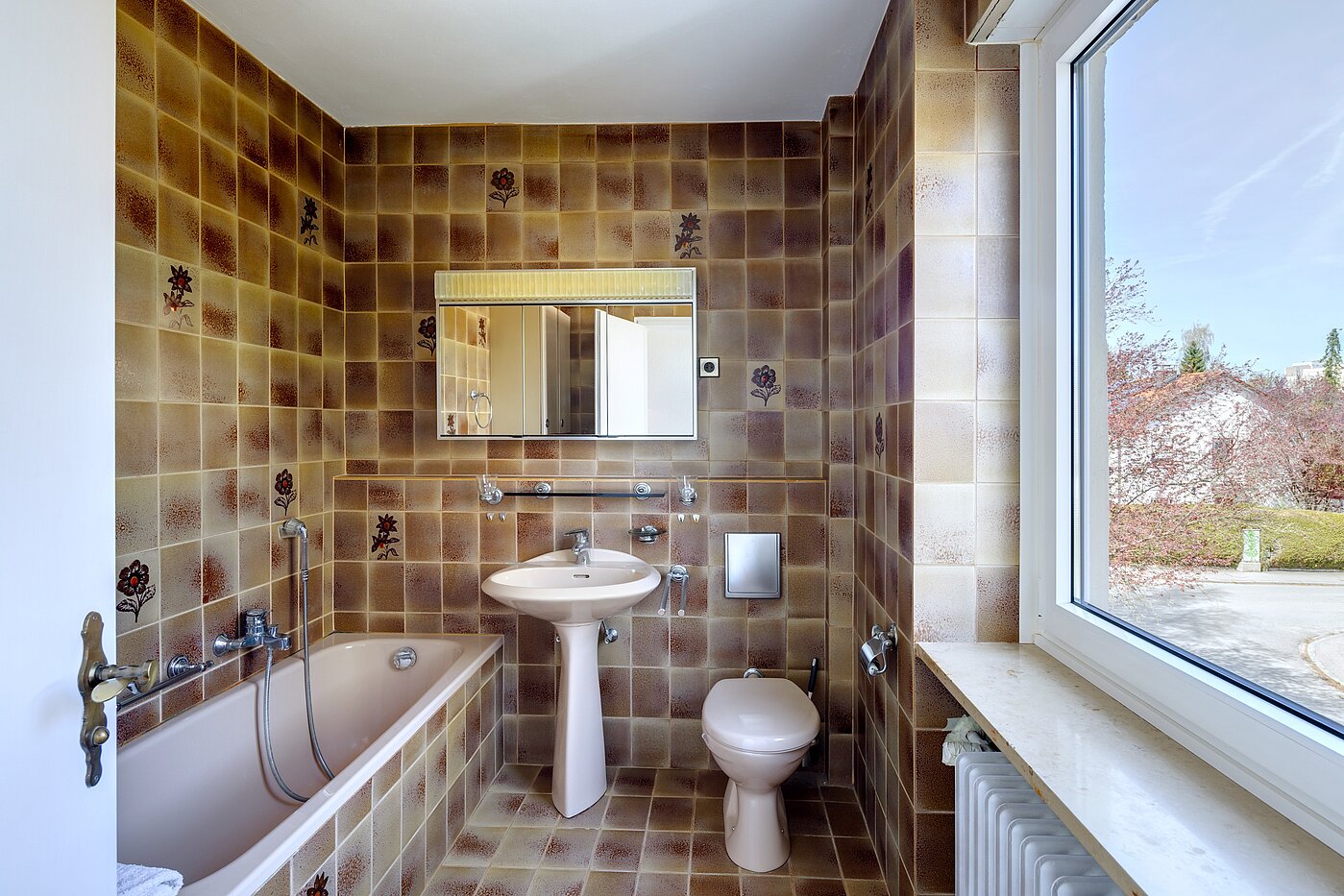 Semi-detached House with 4 room | München-Solln | 70120 | Wannenbad mit Tageslicht