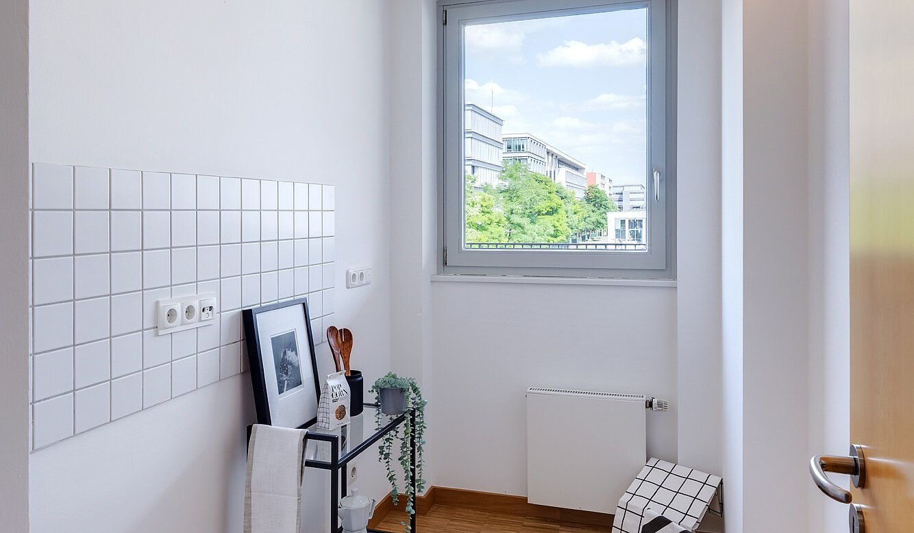 Apartment with 2 room | München-Schwanthalerhöhe | 2206ML11 | Blick in die Küche...