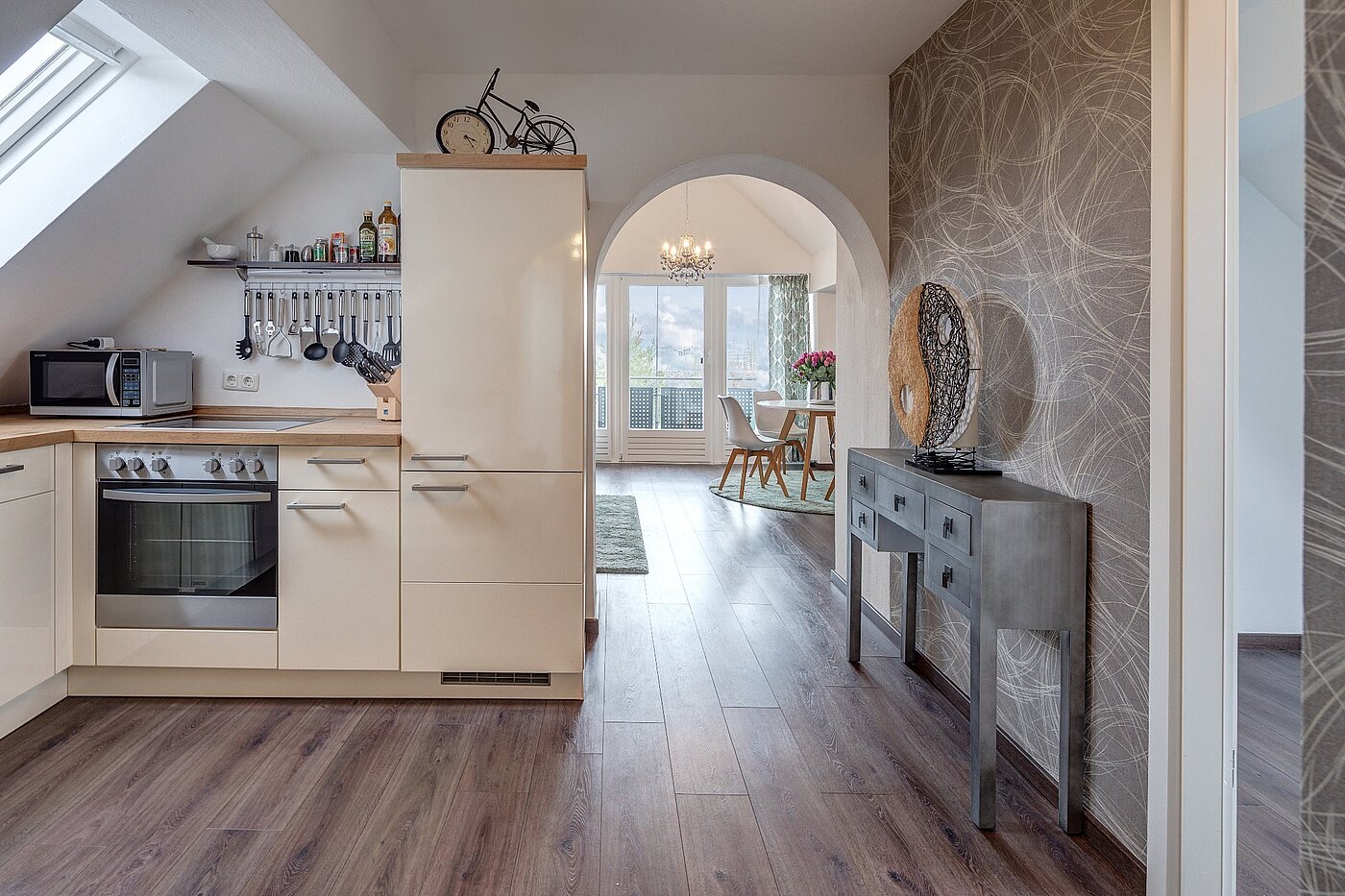 Attic Apartment with 3 room | München-Hasenbergl | 1803ML5 | Moderne Küchenzeile