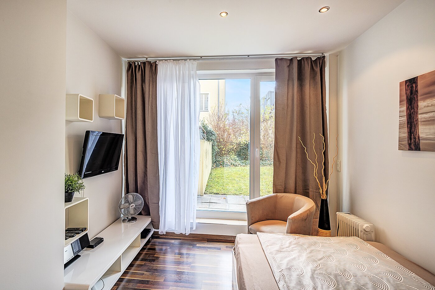 Ground floor apartment with 4 room | München-Neuhausen | 70471 | Apartment 1 Wohn- und...