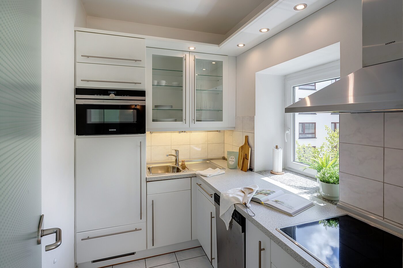 Apartment with 1 room | München-Maxvorstadt | 2206ML5 | Helle Küche mit...