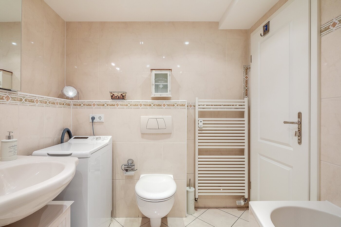 Apartment with 2.5 room | München-Moosach | 2012ML4 | Badewanne und Waschmaschine