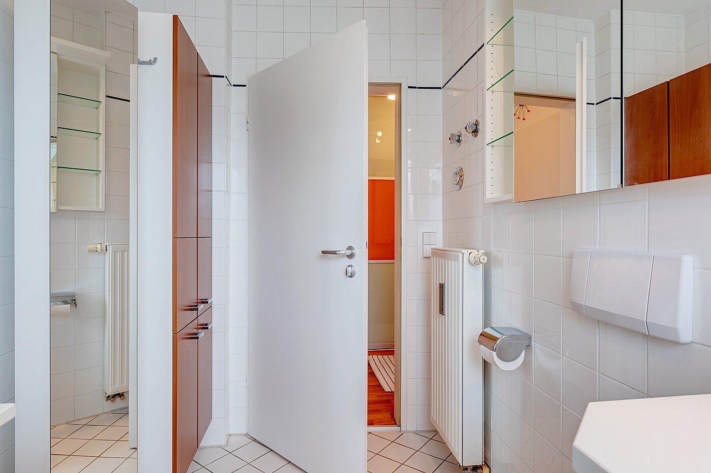 Attic Apartment with 2 room | München-Sendling | 1911ML4 | Spiegelschrank im Bad