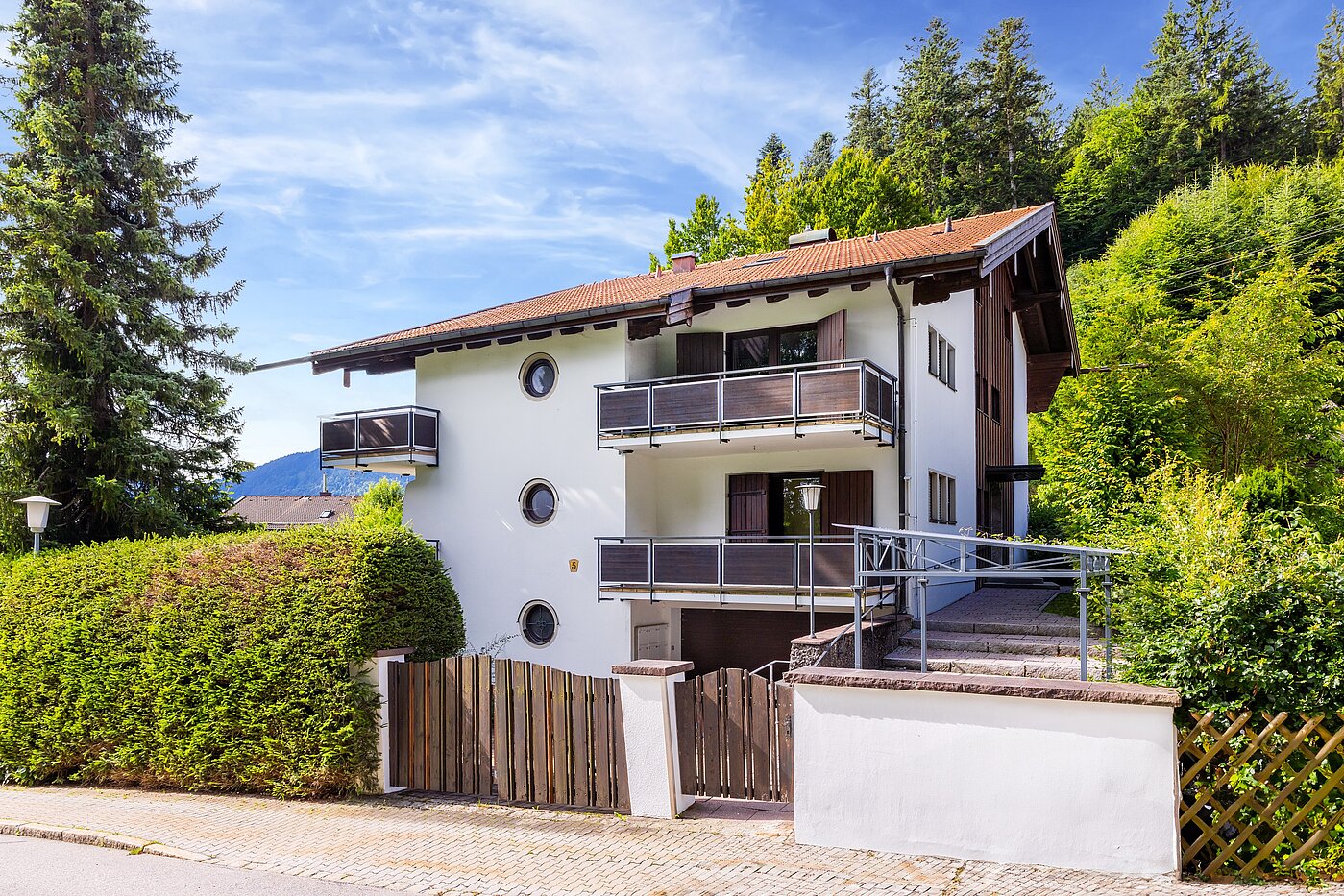 Mehrfamilienhaus with 10 room | Bad Wiessee | 70212 | von Norden