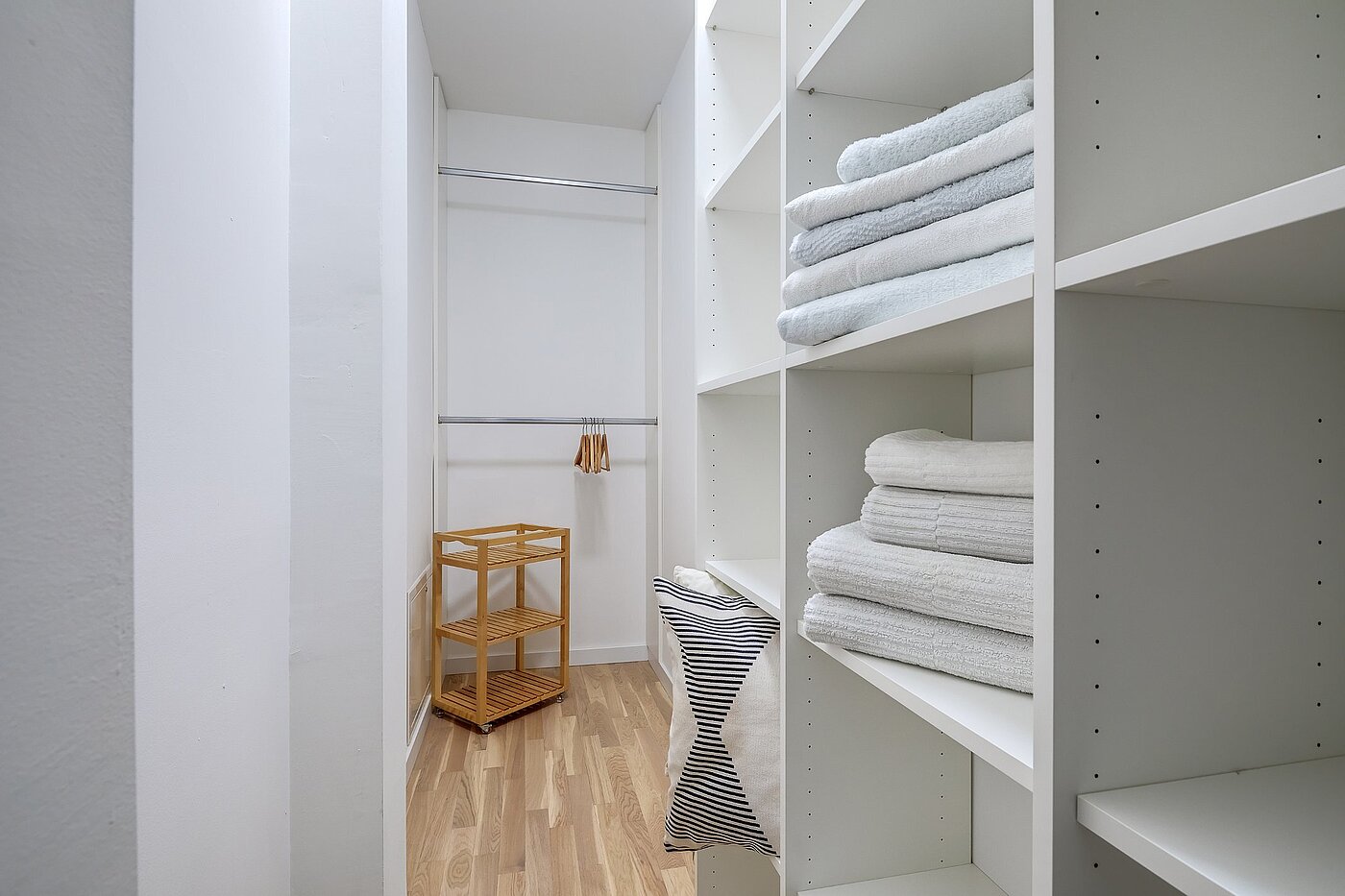 Apartment with 1.5 room | München-Bogenhausen | 1904ML6 | ...verstecktem Stauraum.