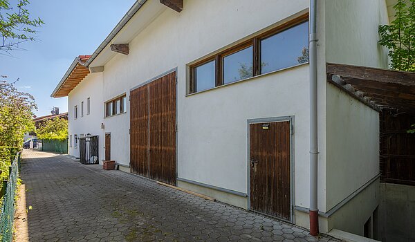 Special property with 8 room | 70406 | Eingang Halle und Keller-Halle