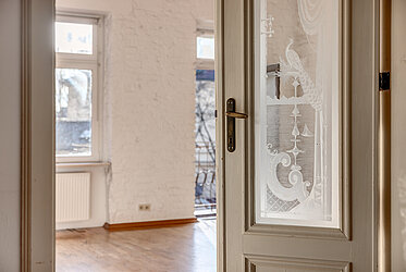 Isarvorstadt: A jewel of Munich's architectural culture - Stylish 2.5-room apartment in an old building