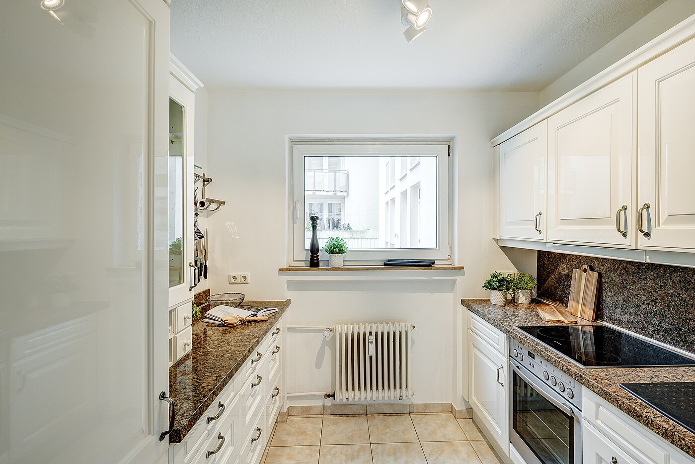 Apartment with 3 room | München-Maxvorstadt | 2203ML31 | Geräumige, helle Küche mit...