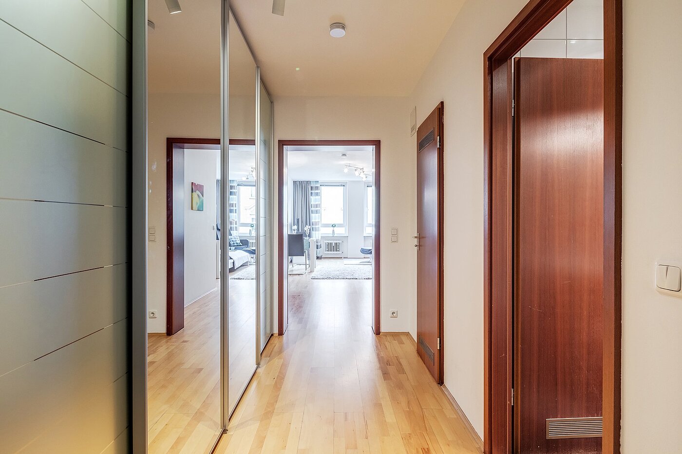 Apartment with 1 room | München-Haidhausen | 2102ML4 | Flur mit großem Kleiderschrank