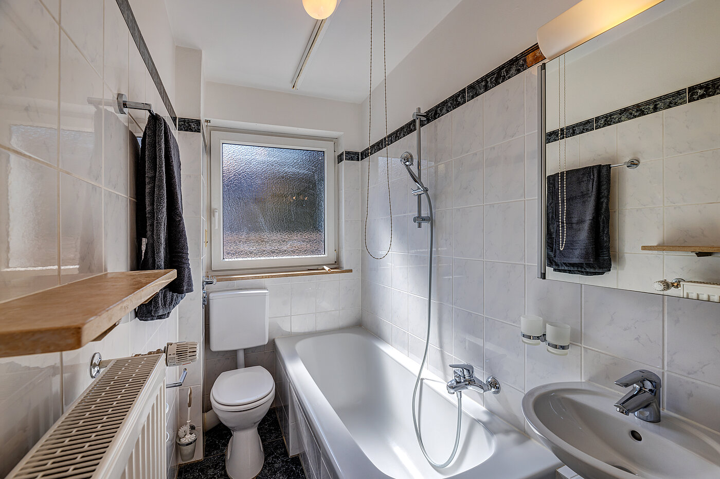 Apartment with 1 room | München-Schwabing | 70449 | ...Wannenbad mit Fenster