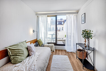 Maxvorstadt: Vacant apartment with nice balcony
