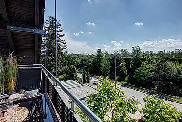For loft lovers: 3-room apartment with a far-reaching view over the Olympic Village