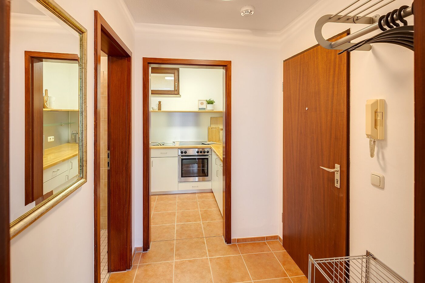 Apartment with 2 room | München-Neuhausen | 2012ML5 | Platz für eine Garderobe