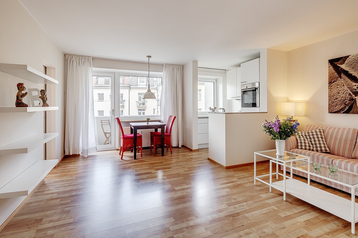 Apartment with 1.5 room | München-Schwanthalerhöhe | 2211ML8 | Großzügiger Wohn-/Essbereich