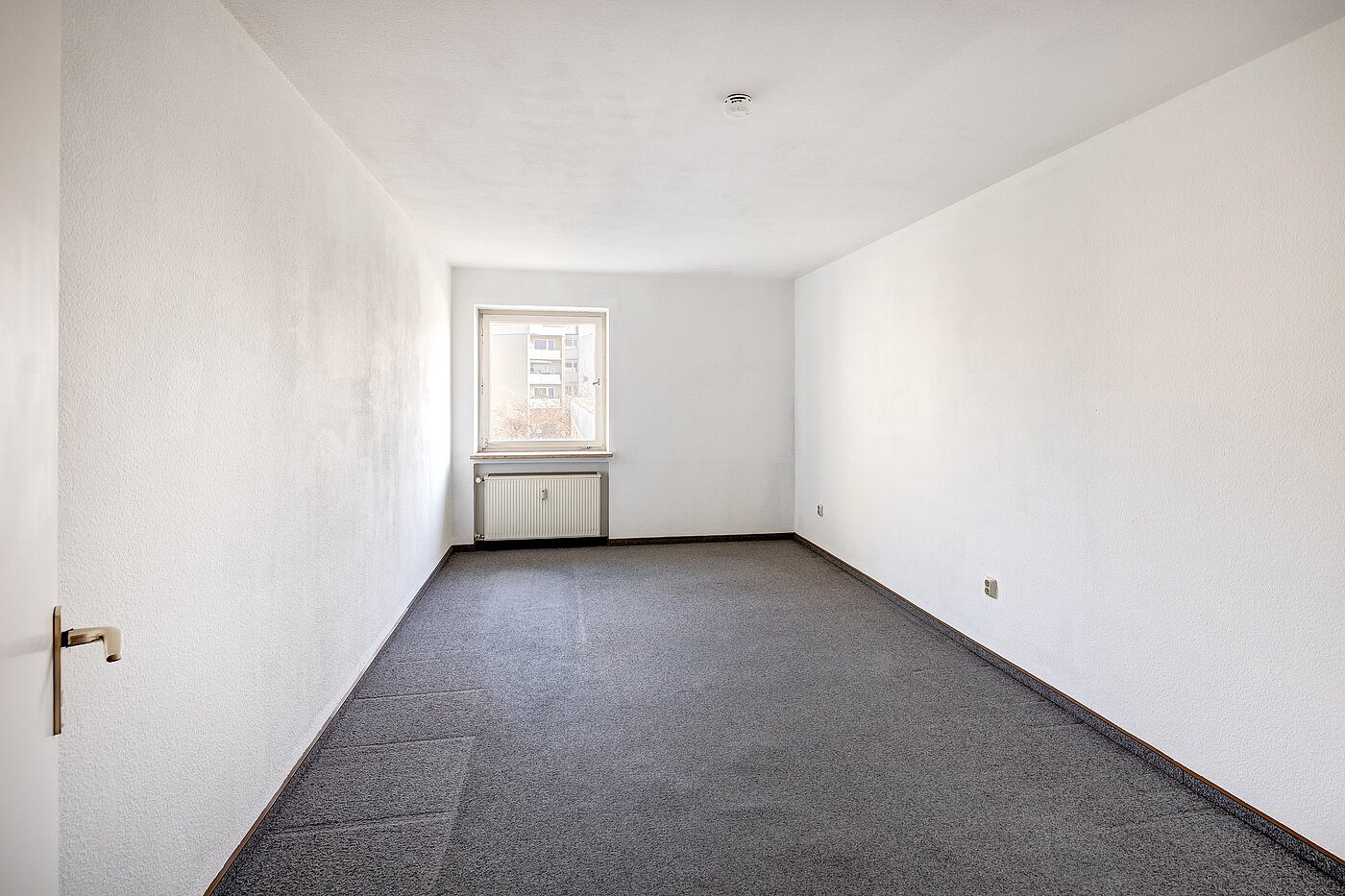 Apartment with 2 room | München-Freimann | 70158 | Geräumiges Schlafzimmer...