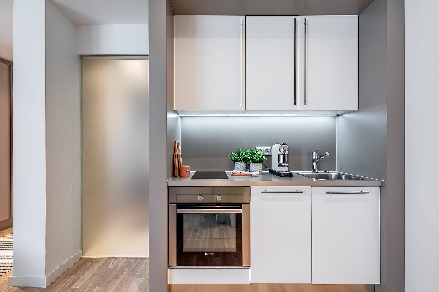 Apartment with 1.5 room | München-Bogenhausen | 1904ML6 | Moderne Kitchenette mit...