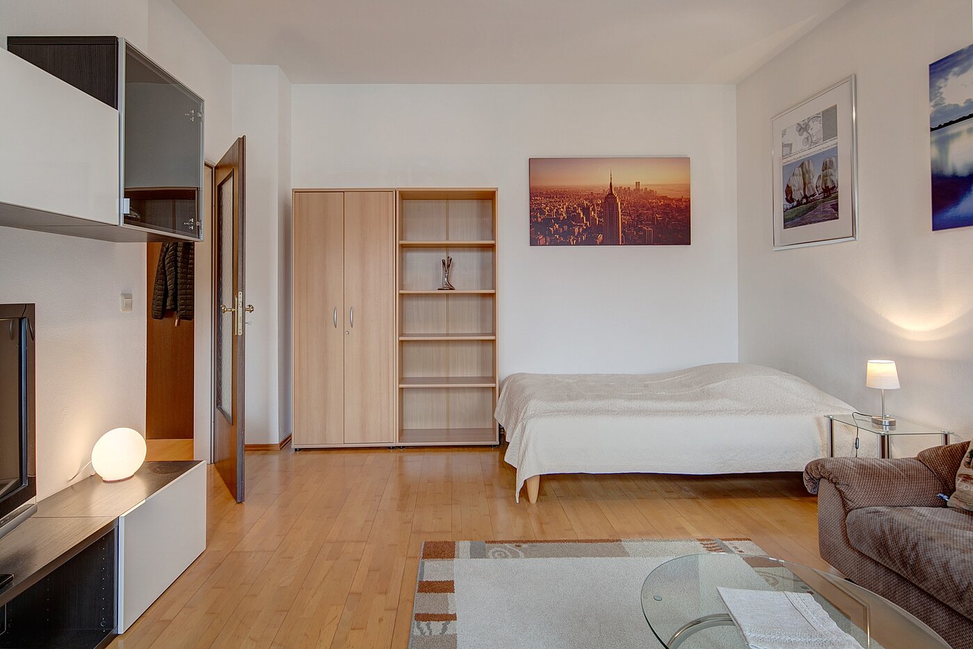 Apartment with 1 room | München-Schwabing | 2111ML3 | Blick in Richtung Bett