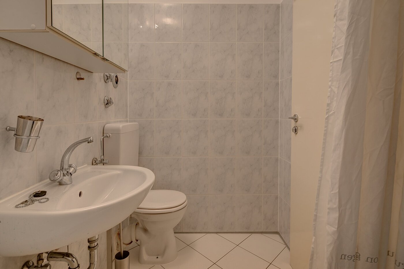 Raised Ground Floor with 1 room | München-Neuhausen | 1911ML10 | mit Badewanne